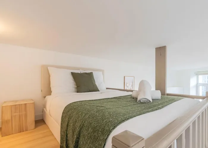 Spacious And Bright Studio In The Center.