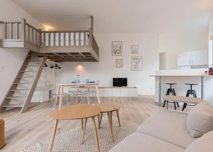 Spacious And Bright Studio In The Center.