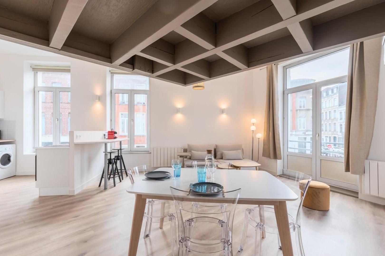 Spacious And Bright In The Center. *